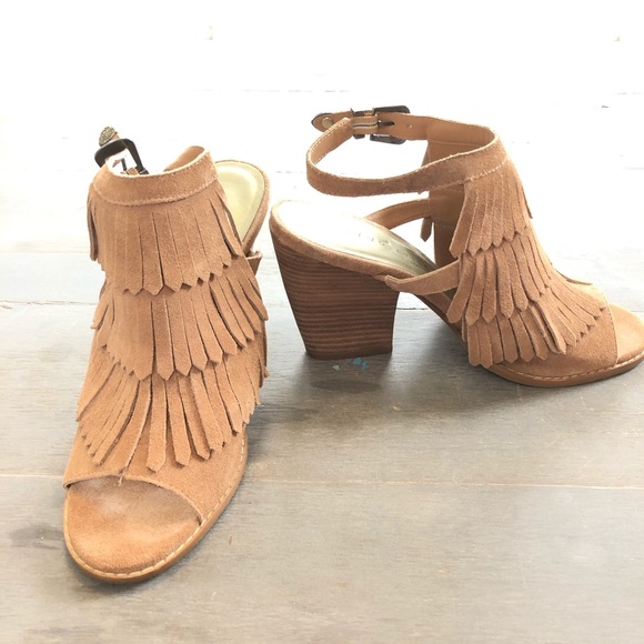 CUTE FRINGE HEEL SHOES - Picture 1 of 4